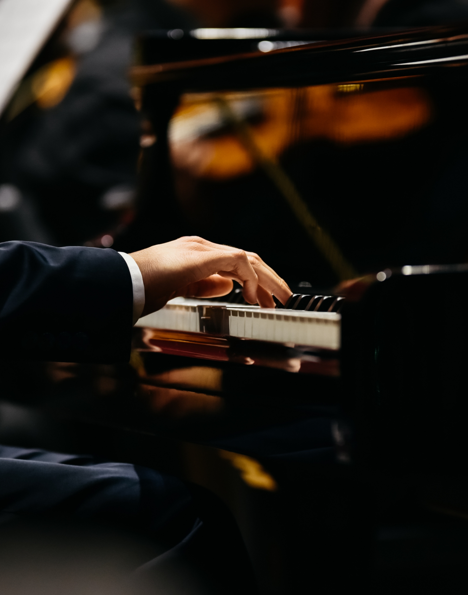 Piano verhuur 1 Pianist speelt op een vleugel bij Schumer