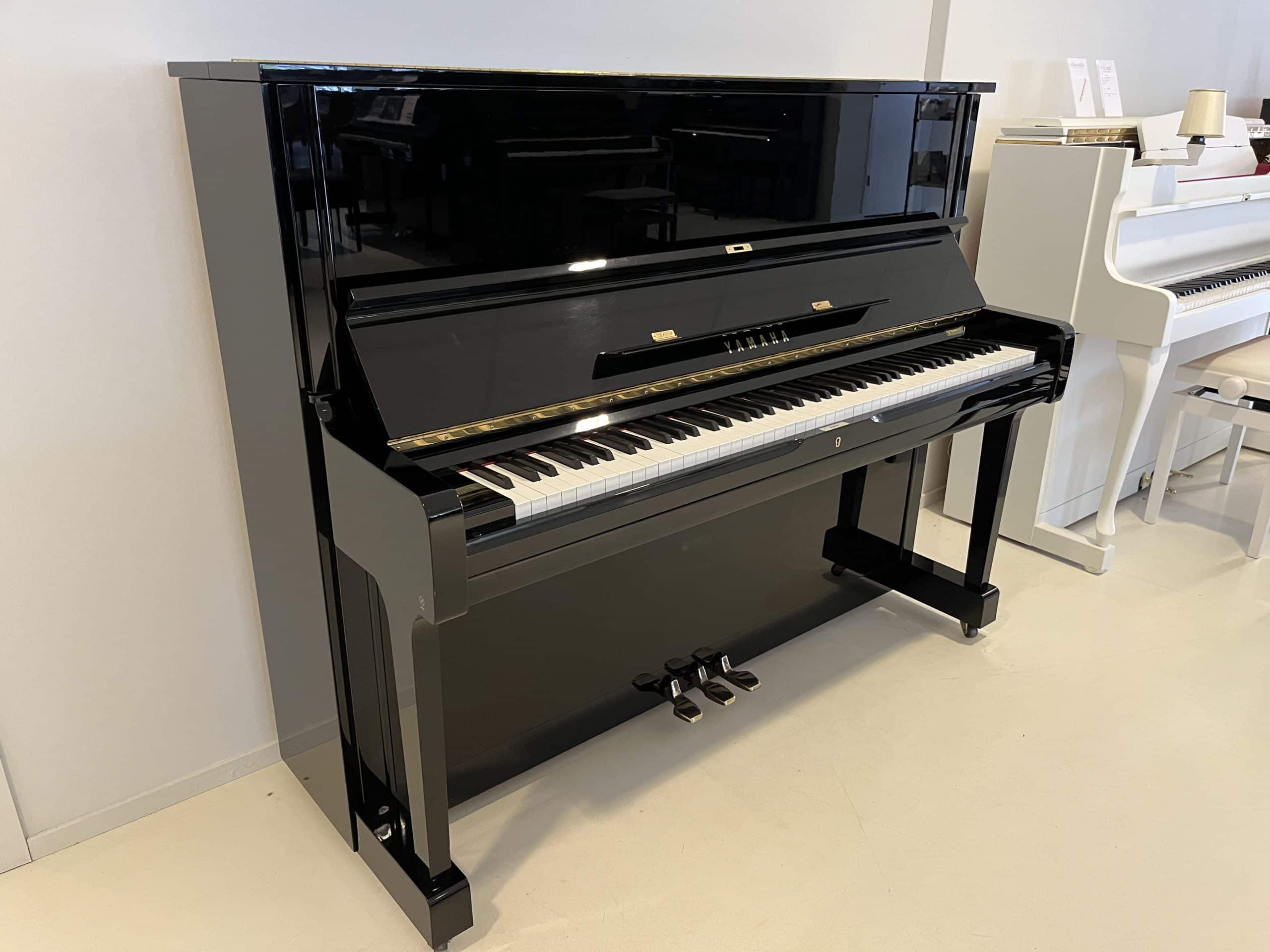 Zwart hoogglans Yamaha piano