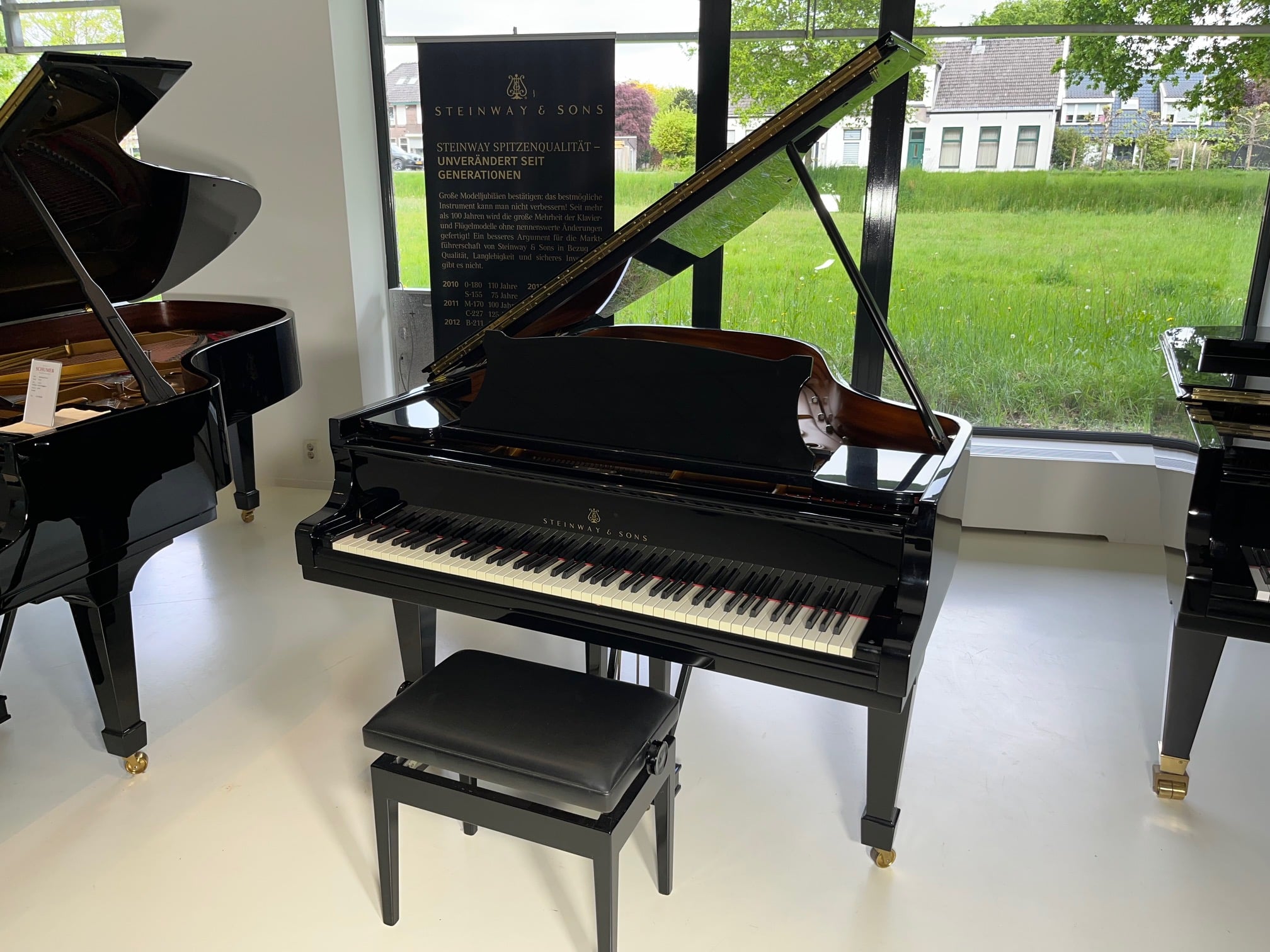 Piano huurkopen 59 Vleugels in de showroom van Schumer