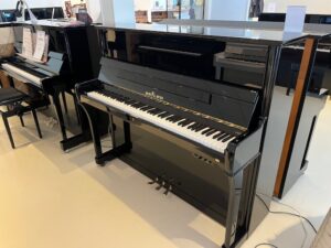 Seiler 122 Konsole met Yamaha silent, tweedehands piano bij Schumer