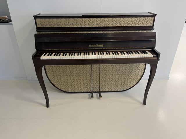 Grotrian-Steinweg 112 Vintage piano vooraanzicht met pedalen