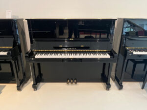 Zwarte Yamaha U3 piano