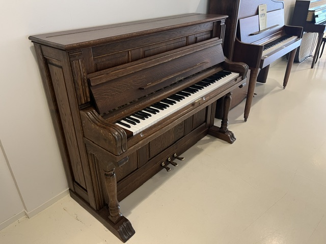 Rippen Largo eiken piano schuin aanzicht