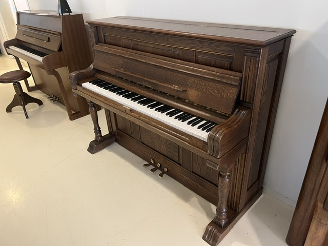 Rippen Largo eiken piano schuin aanzicht rechts