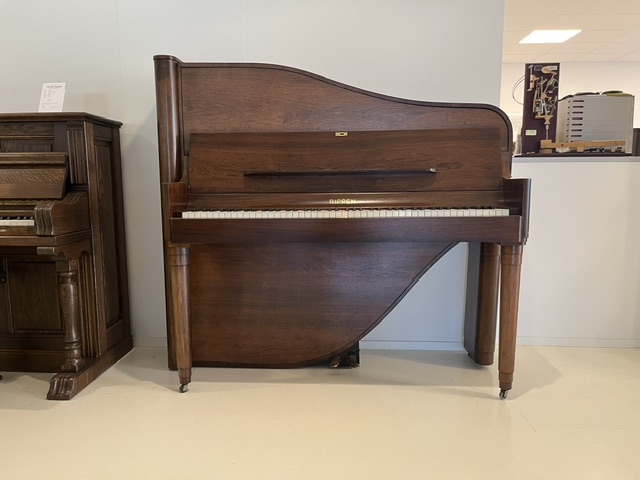 Rippen Maestro design piano vooraanzicht