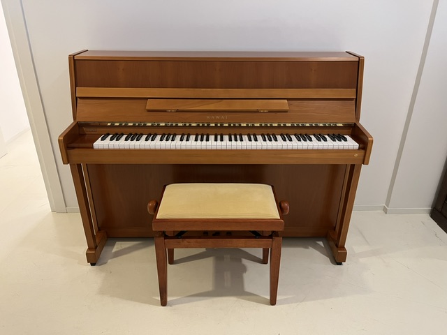 Kawai CX-9 tweedehands kersenhouten piano vooraanzicht